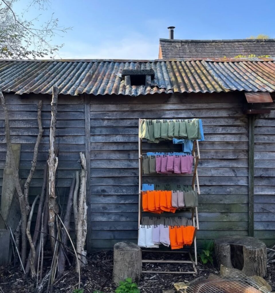 Young Double のハンドプリントアイテムとブランドの世界観3